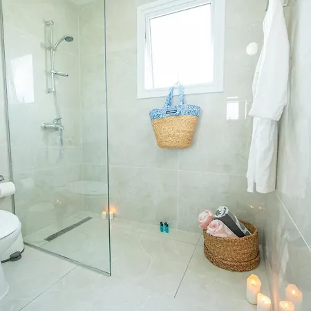 Marina Vibes 4 Bedroom Вилла *