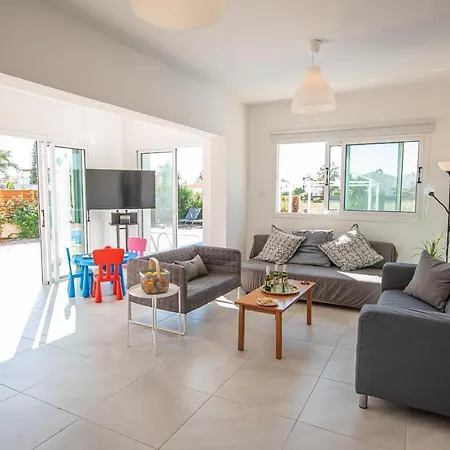 Marina Vibes 4 Bedroom Вилла Sotira (Famagusta)
